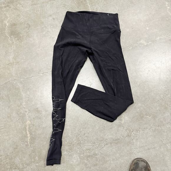 Lululemon Black NYC Skyline Logo Leggings Size 6 Women’s Athleisure Stretch - Picture 2 of 8